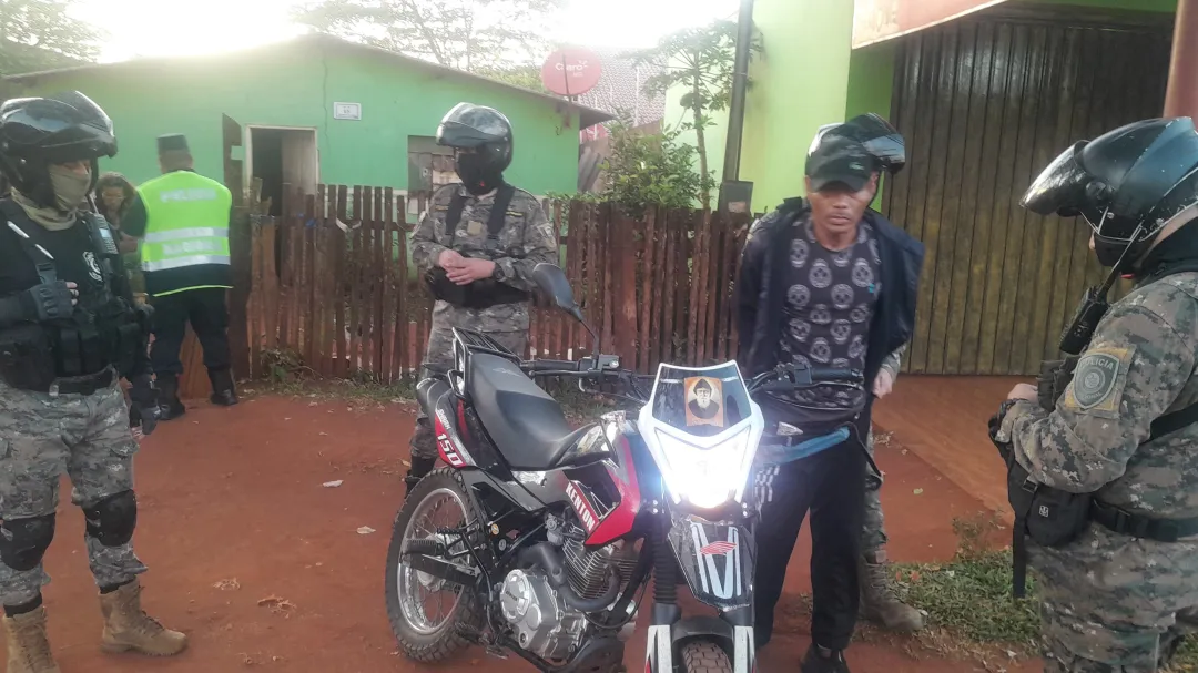 Policía Recupera Motocicleta y Detiene a Hombre por Robo en Pedro Juan