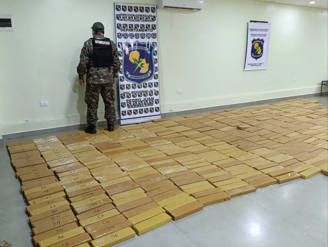 Decomisan más de una tonelada de marihuana, dos camionetas en zona de Pedro Juan