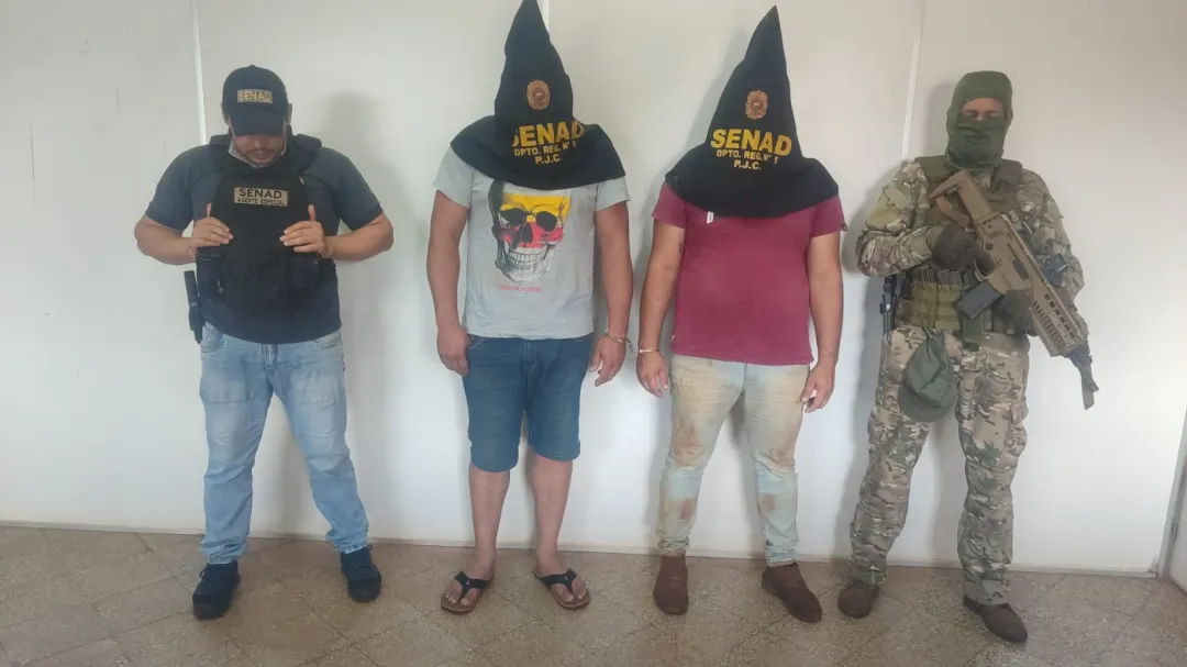 SENAD capturó a 2 traficantes con más de 8 mil 800 kilos de marihuana, armas y vehículos en Capitán Bado