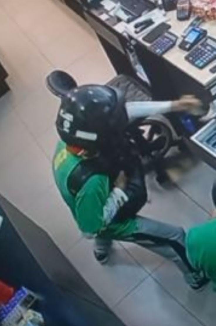 Asaltante con uniforme de escuela asalta surtidor en Ponta Porã