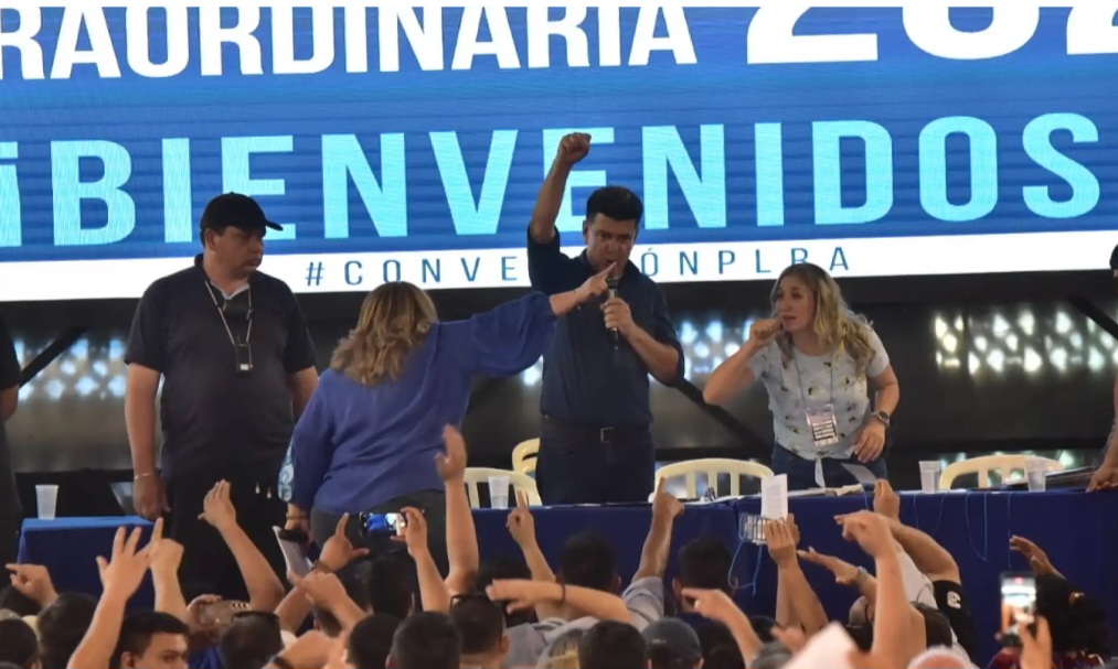 Convencionales votan por separar a Efraín Alegre y este califica de “atraco” al PLRA