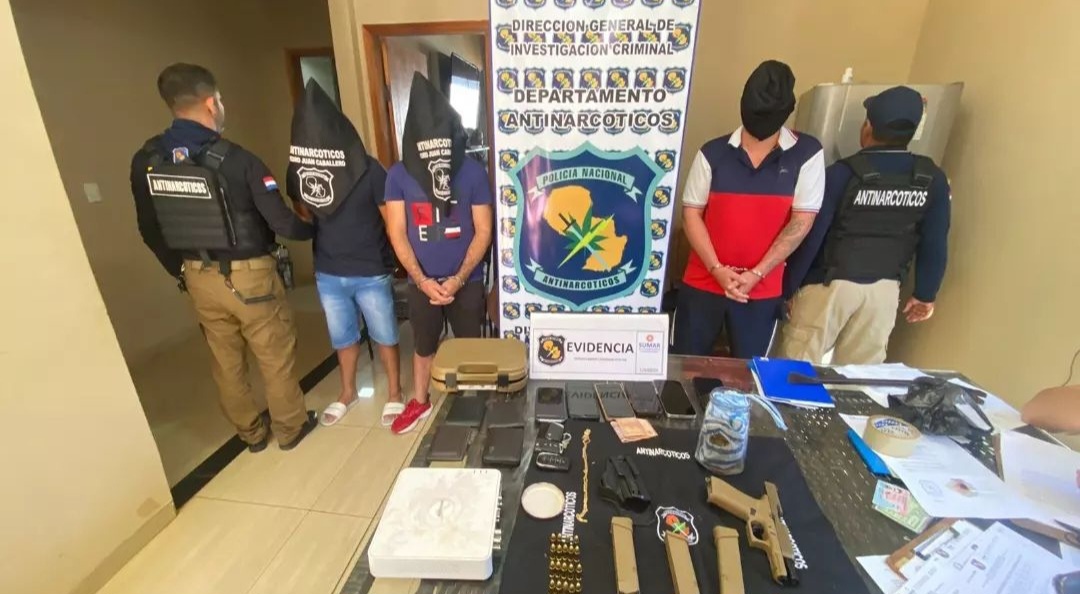 Detienen a 3 personas con drogas y armas en Pedro Juan.