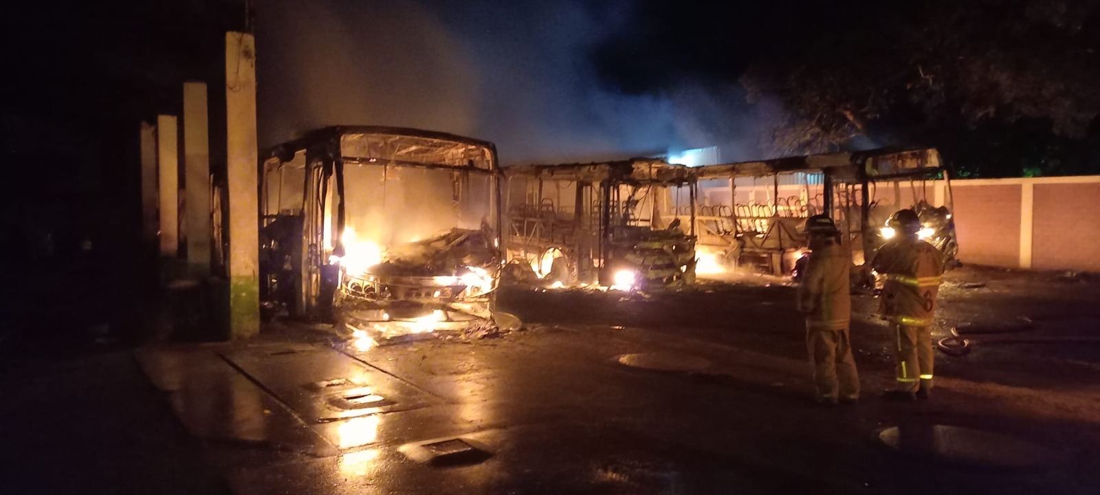 Cuatro buses se incendian en Benjamín Aceval