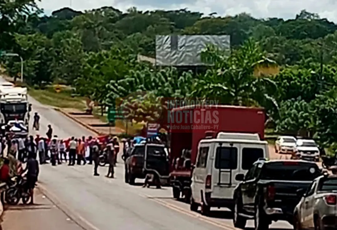 Manifestantes bloquean ruta PY05 en Yby Yaú
