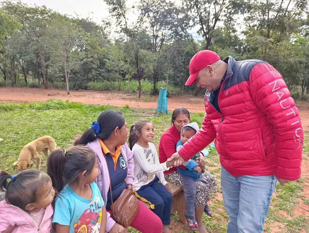 Intendente de Zanja Pytã apoya Cultura Indígena y entrega insumos para Oga Jekutu
