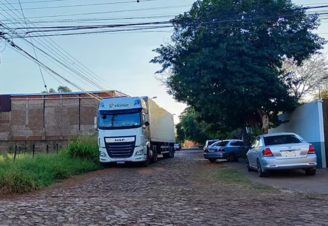 Incautan camión cargado con productos presumiblemente de contrabando en Pedro Juan
