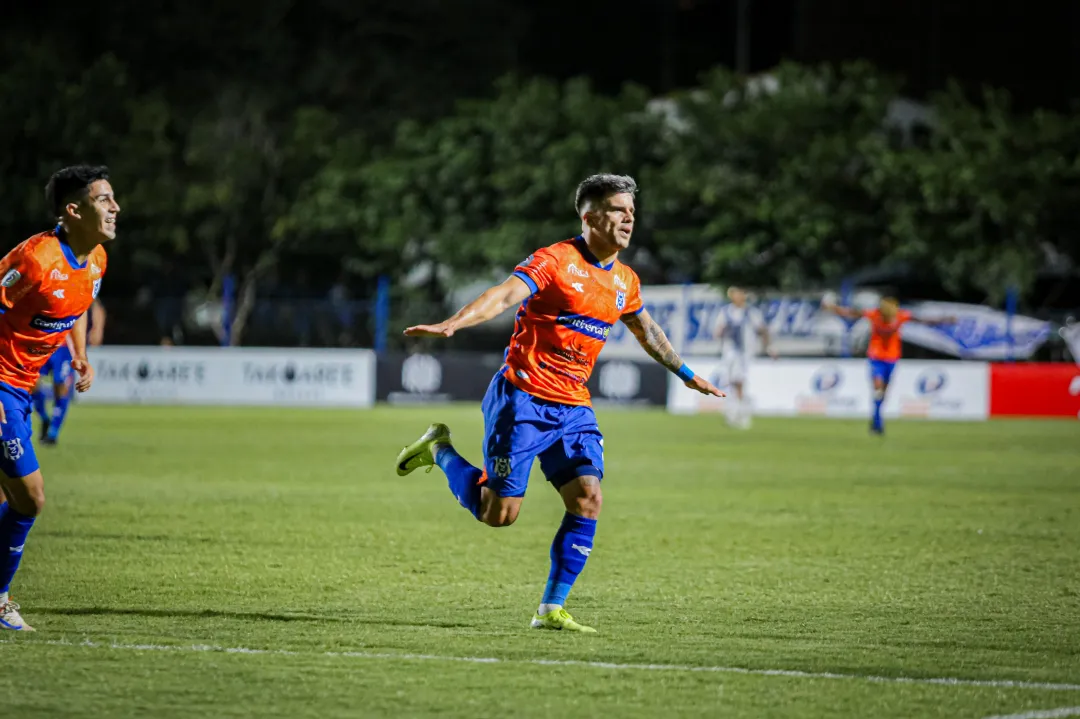 El Gallo vence a Ameliano y toma el segundo lugar
