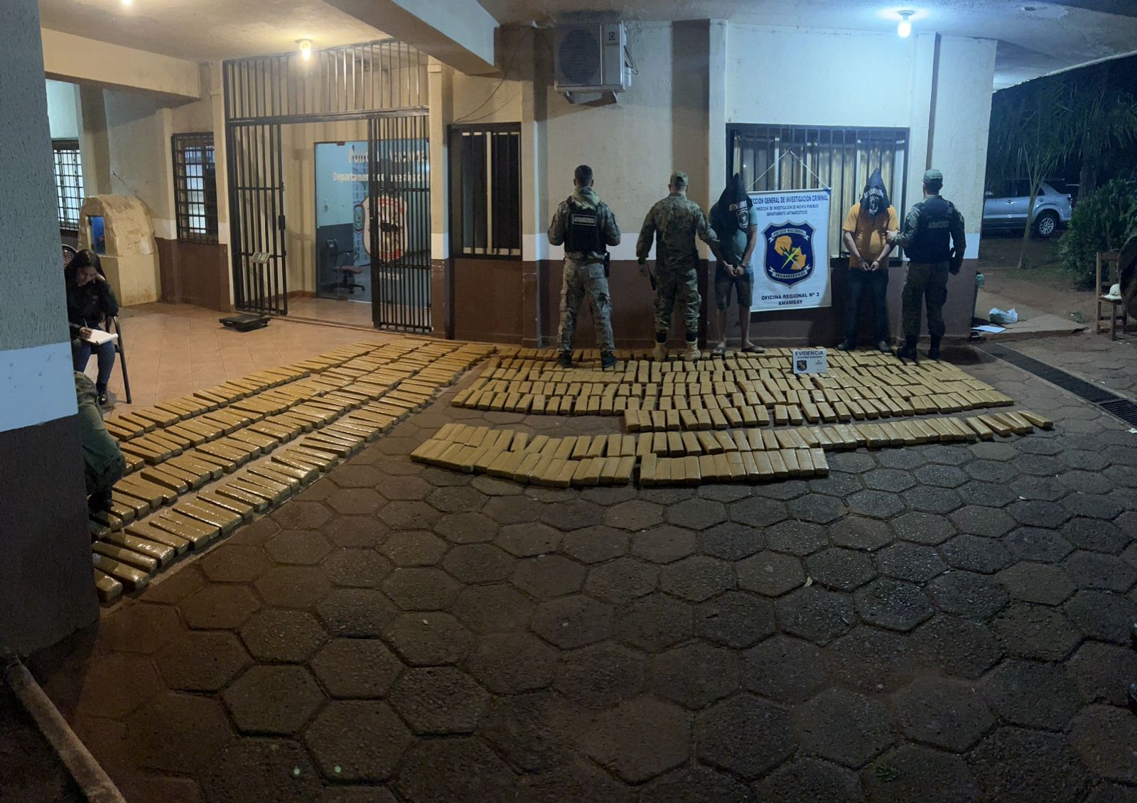 Camión con fondo falso transportaba 460 kilos de marihuana en Cerro Corá