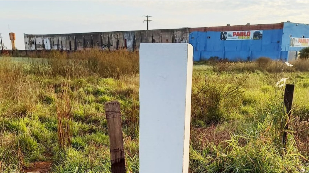 Hitos demarcatorios terminan como adornos en la frontera seca de PJC