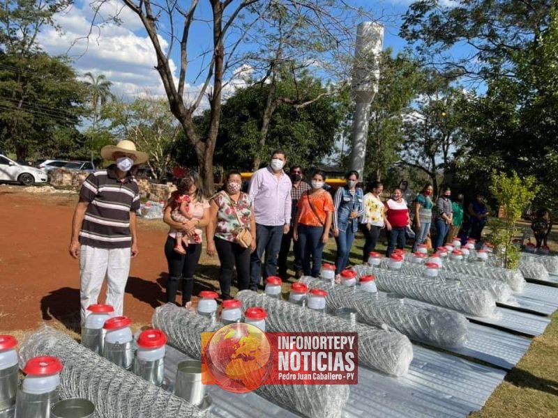 Producción de Aves: Entregan materiales y herramientas para productores del distrito de Cerro Cora