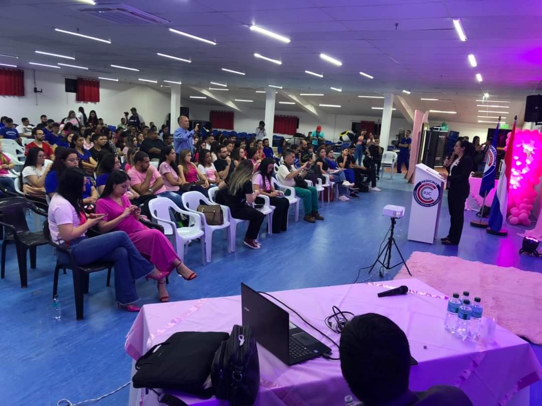 UCP realizó importante charla sobre el cáncer de mama.