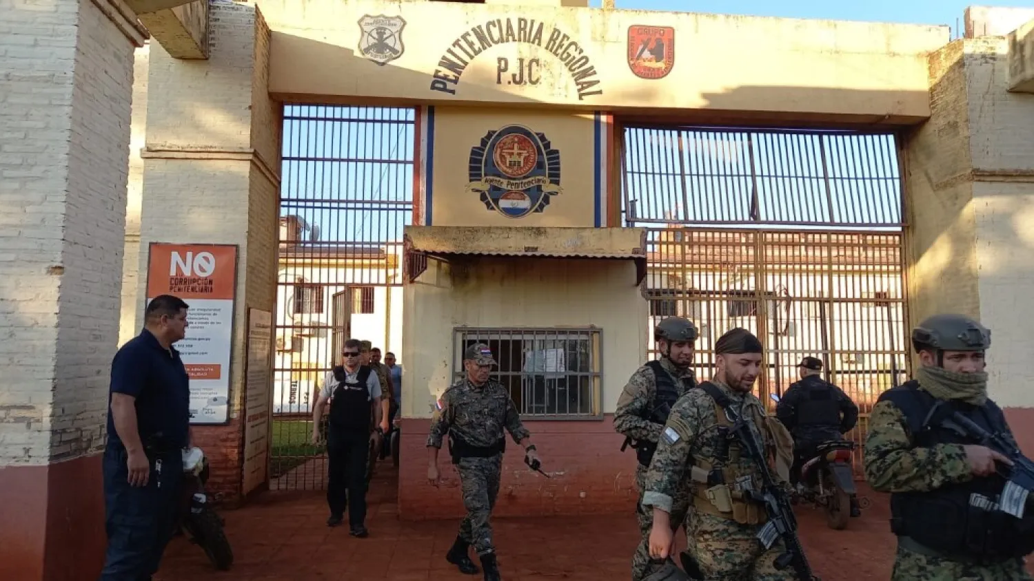 Apuntan a guardiacárceles en el robo de cinco pistolas de la cárcel de Pedro Juan