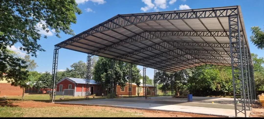Polideportivo en Fortuna Guazú, construido por la Municipalidad de Zanja Pyta, en etapa final