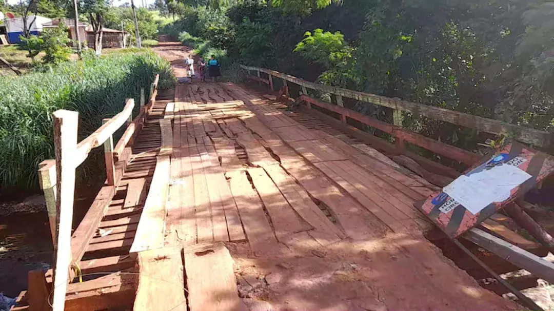 Pésimo estado de puente preocupa a pobladores de asentamiento San Rafael de Pedro Juan