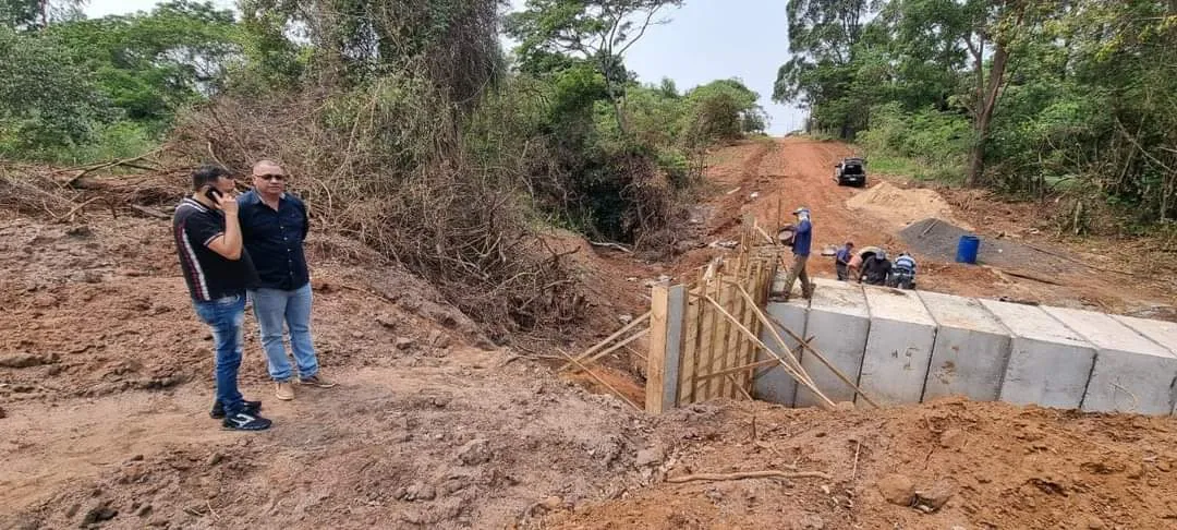 Municipalidad de Zanja Pyta realiza construcción de puente y alcantarillado