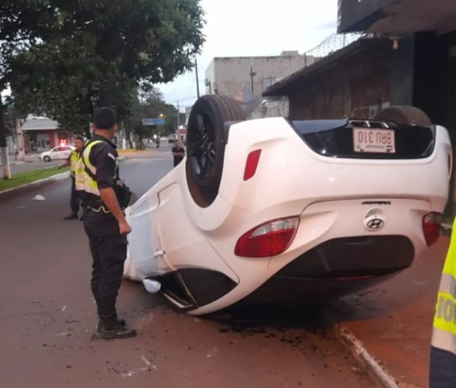 Vehículo vuelca tras choque en Pedro Juan : ambos conductores dieron positivo al alcotest