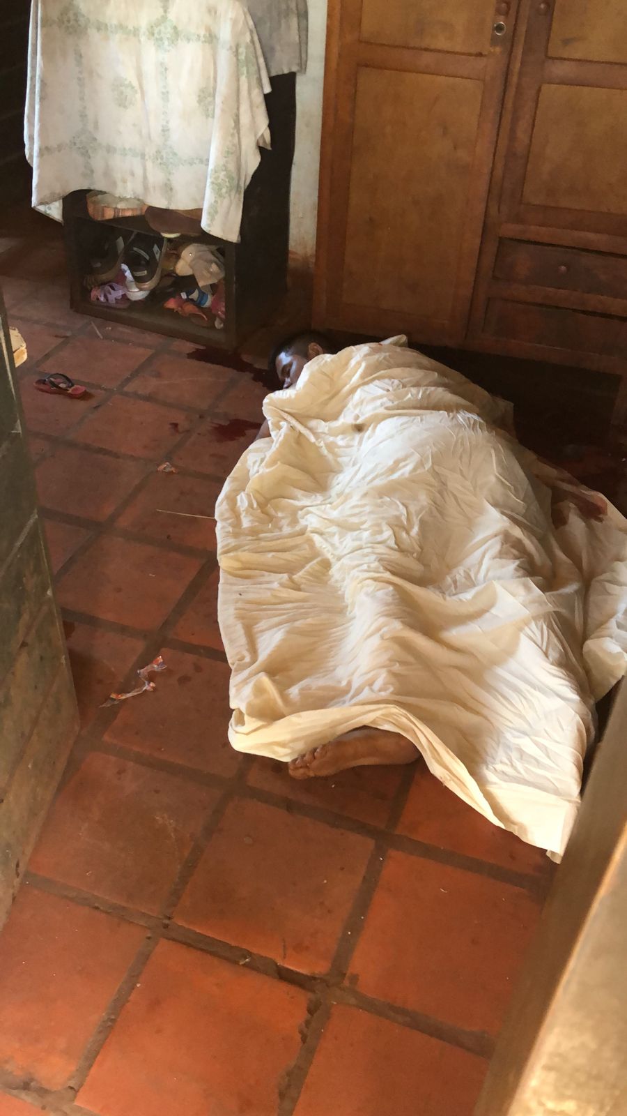 Asesinan a un hombre de 2 eescpotasos en Santa Clara