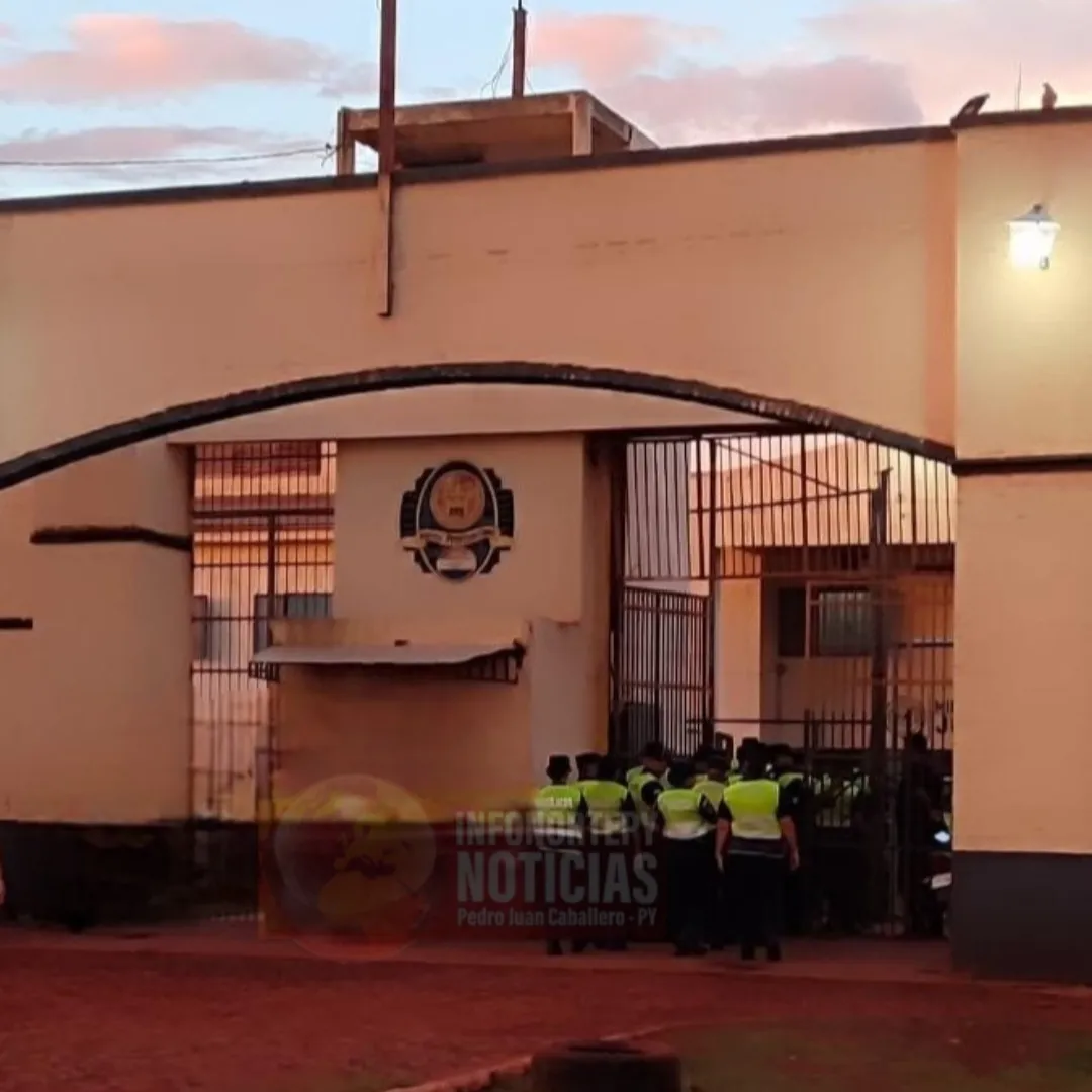 Policia realiza requisa en la Penitenciaria de Pedro Juan