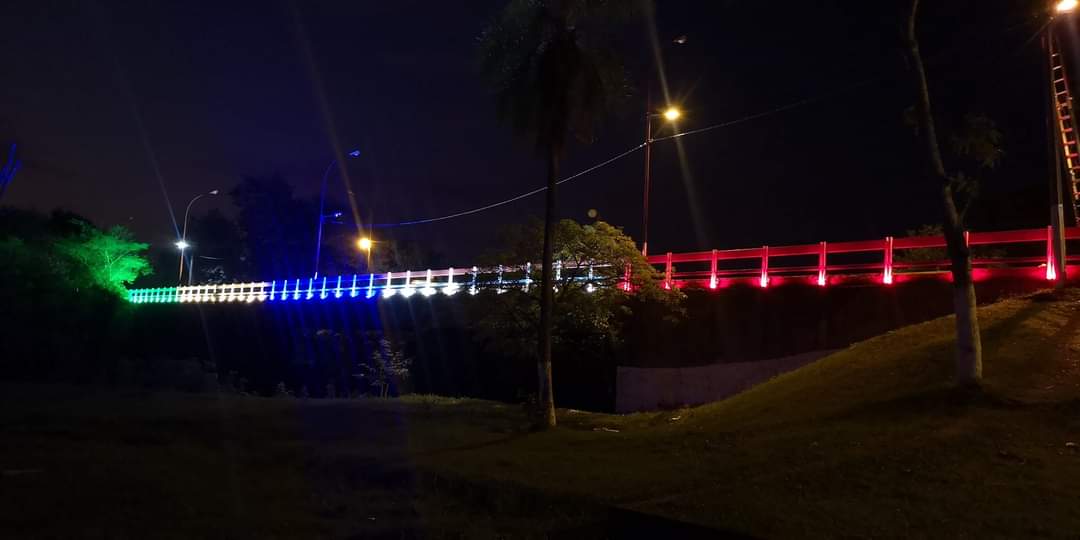 Colocan iluminación temática el puente del Río Apa en Bella Vista.