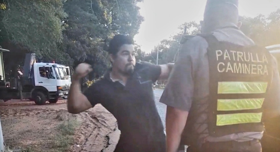 Detenido por propinar un tremendo puñetazo a agente de la Caminera