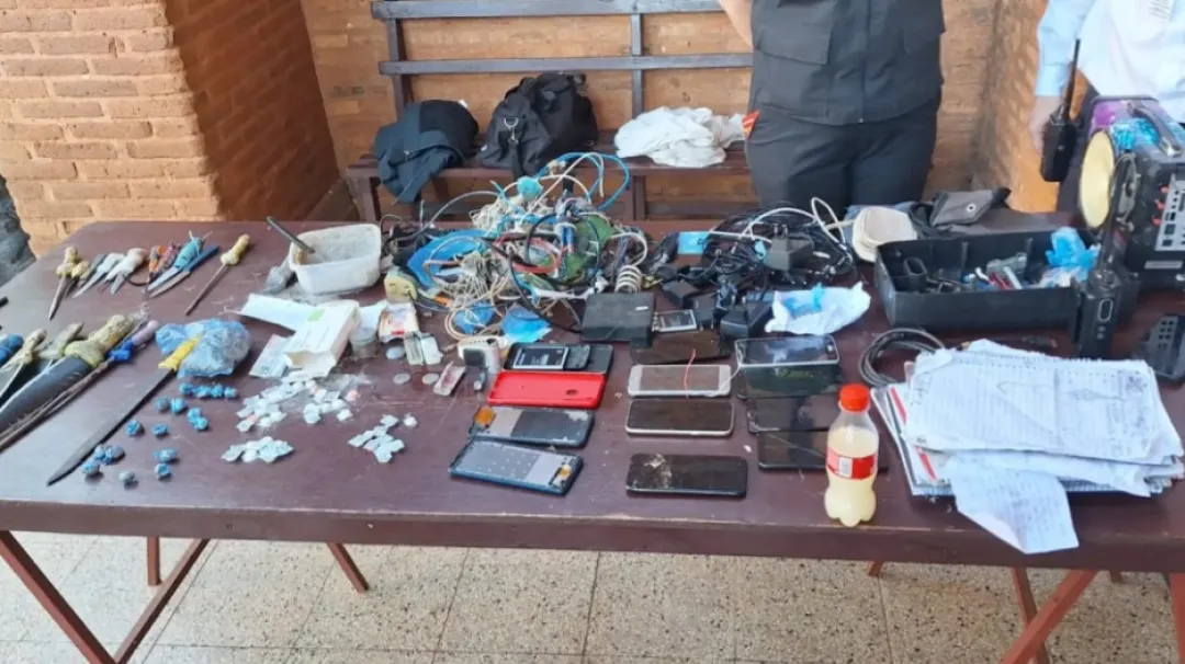 Incautan armas, drogas y celulares en requisa a celdas del PCC en Penal de Itapúa