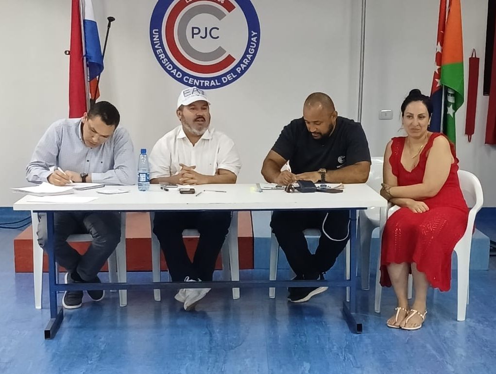 Ejecutivo de la UCP incentiva a médicos internos a tomar actitud positiva
