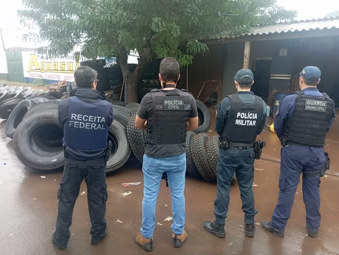 Policia brasileña y Receita Federal reprimen ingreso de cubiertas de Paraguay