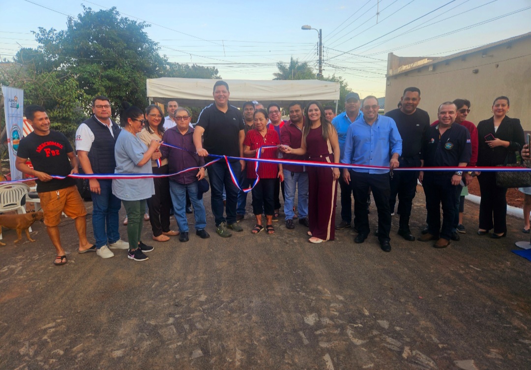 Gobernador inauguró mil metros cuadrado de empedrado en Pedro Juan