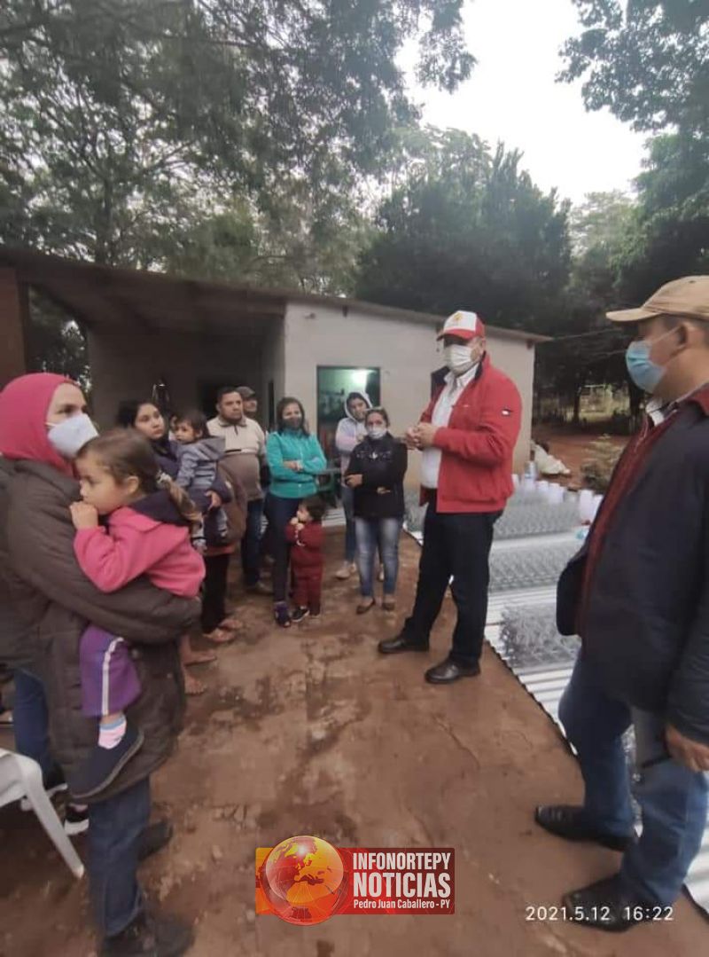 Entregan materiales para construcción de gallineros para comité de mujeres de Itapopó.
