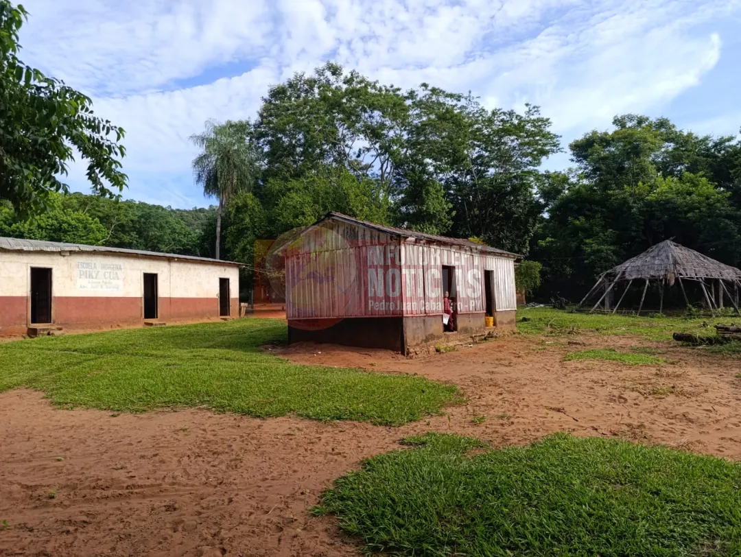 Escuela indígena de Pikykua clama por ayuda ante infraestructura precaria y falta de puente