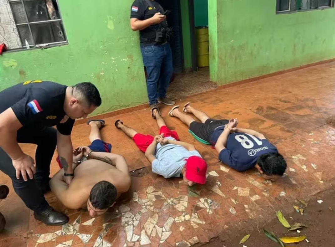 Caen cuatro presuntos asaltantes en sendos allanamientos efectuados en Pedro Juan