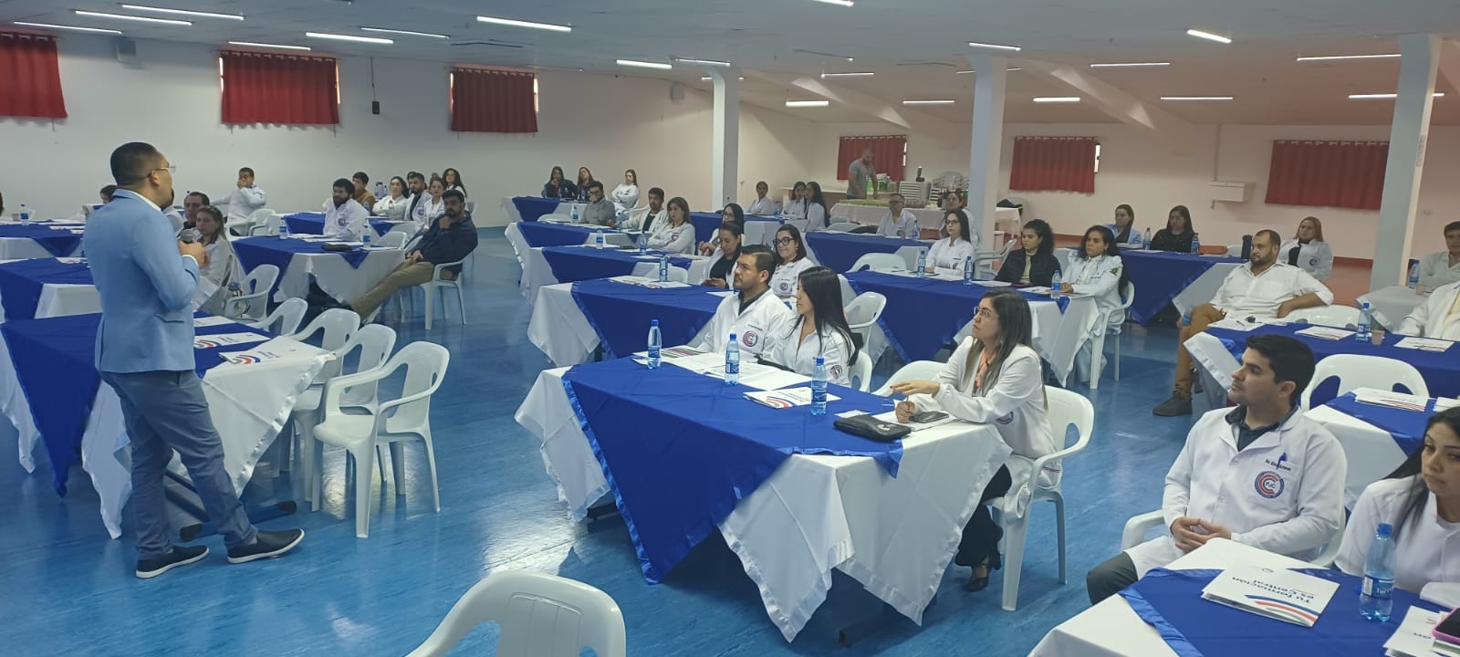 UCP realiza seminario a docentes para el 2º semestre de medicina 2024