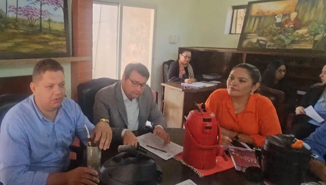 Gobernador Juancho Acosta Anuncia la Compra de 10 Ambulancias para Mejorar el Servicio de Salud en Amambay