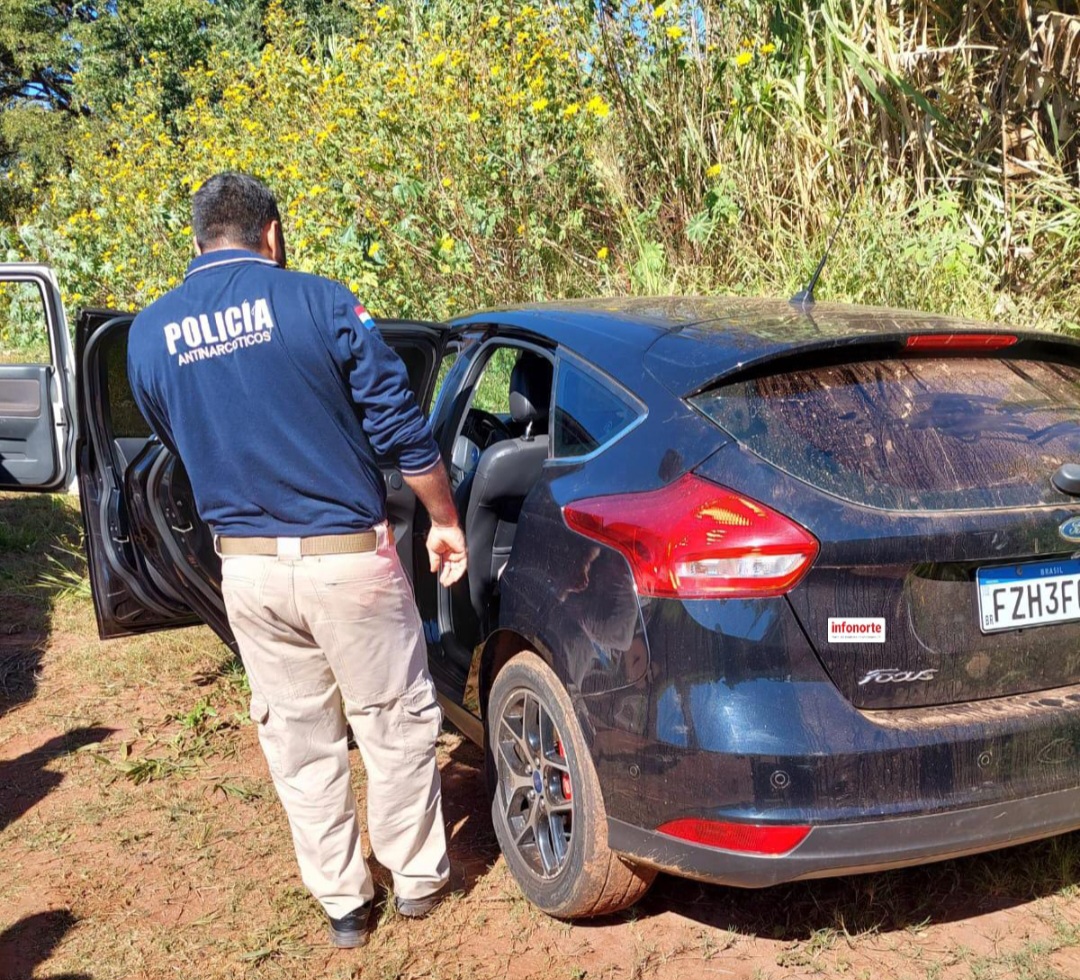 Hallan marihuana en un vehículo abandonado en Zanja Pyta.