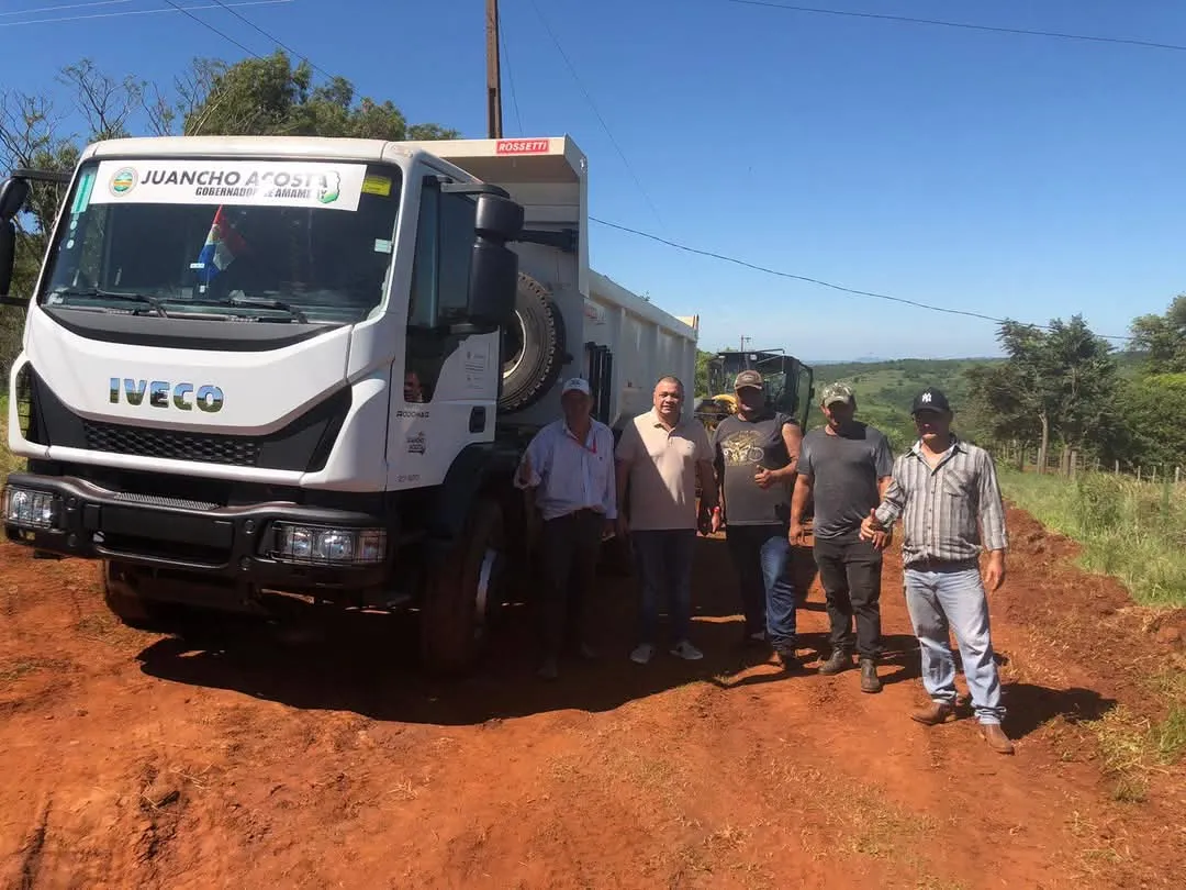Inician trabajos de reparación en el camino de Fortuna Guazú