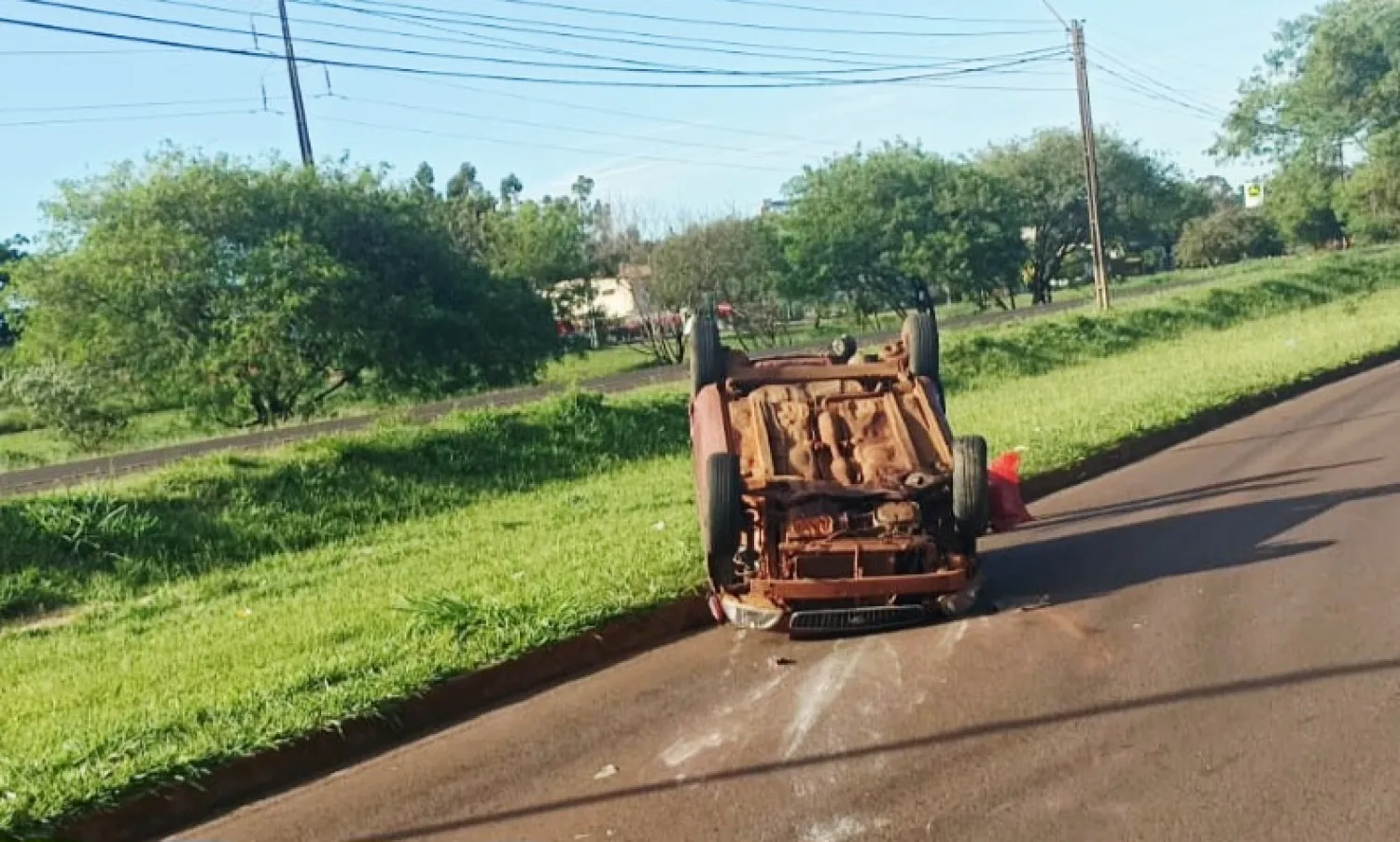 Accidente de tránsito deja daños materiales tras choque y vuelco en Pedro Juan