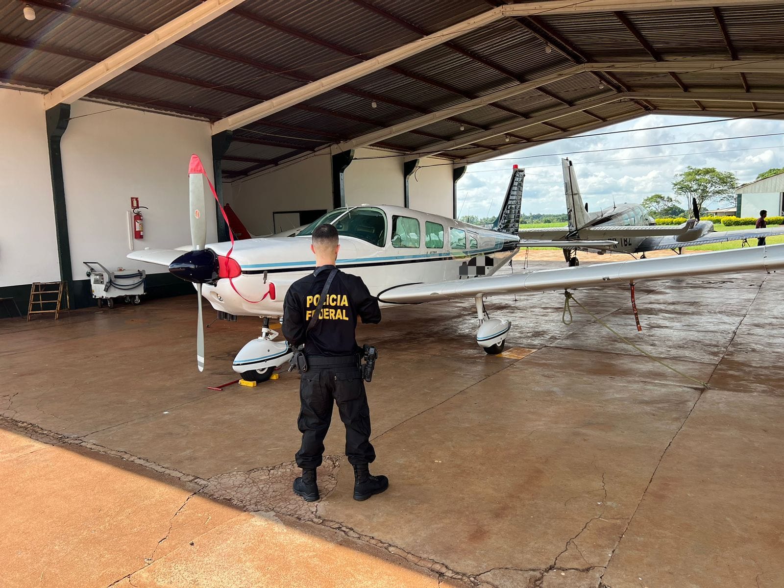 Policía Federal incauta avioneta, armas y dinero en varios estados brasileños