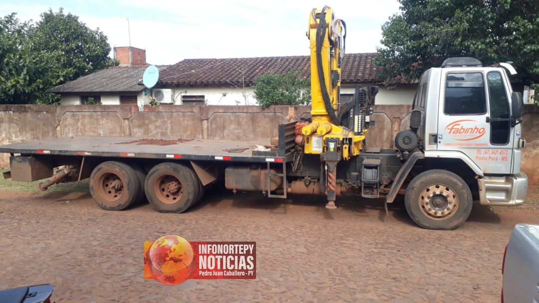 Policía incautó una grúa indocumentada en Pedro Juan