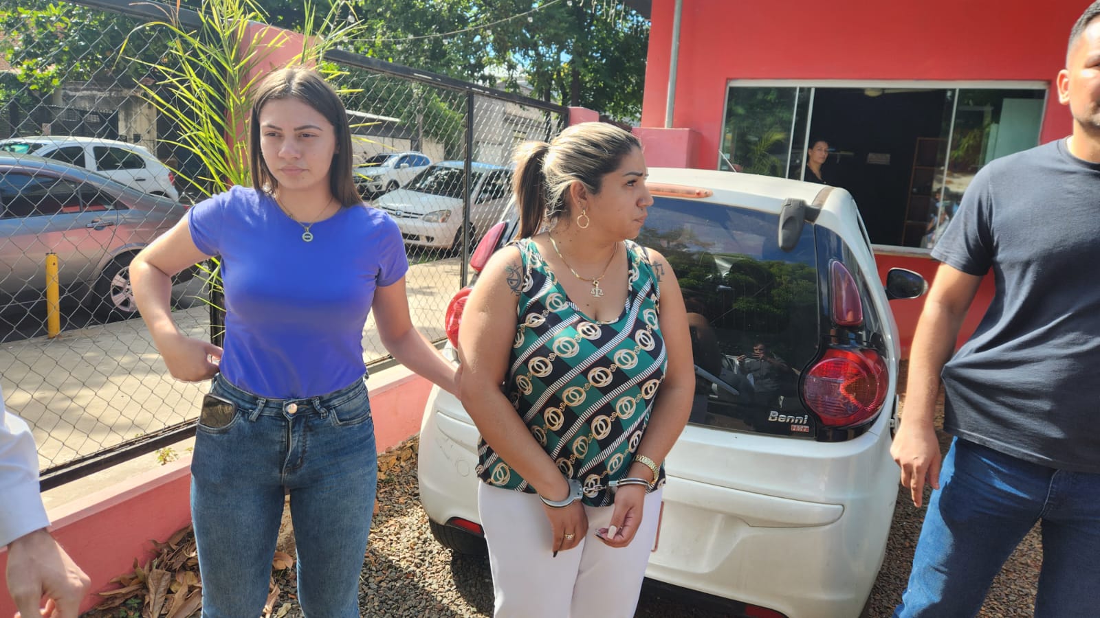 Detienen a asistente fiscal y a dos abogadas por pedido de "coima"