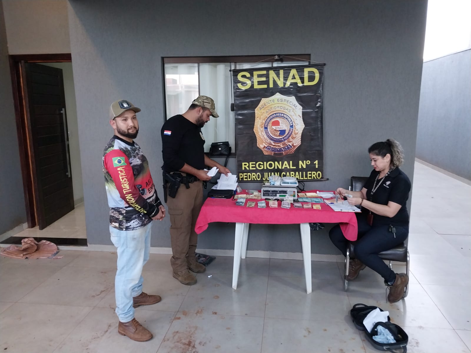 PJC: Incautan cocaína y marihuana en una caleta oculta en huerta