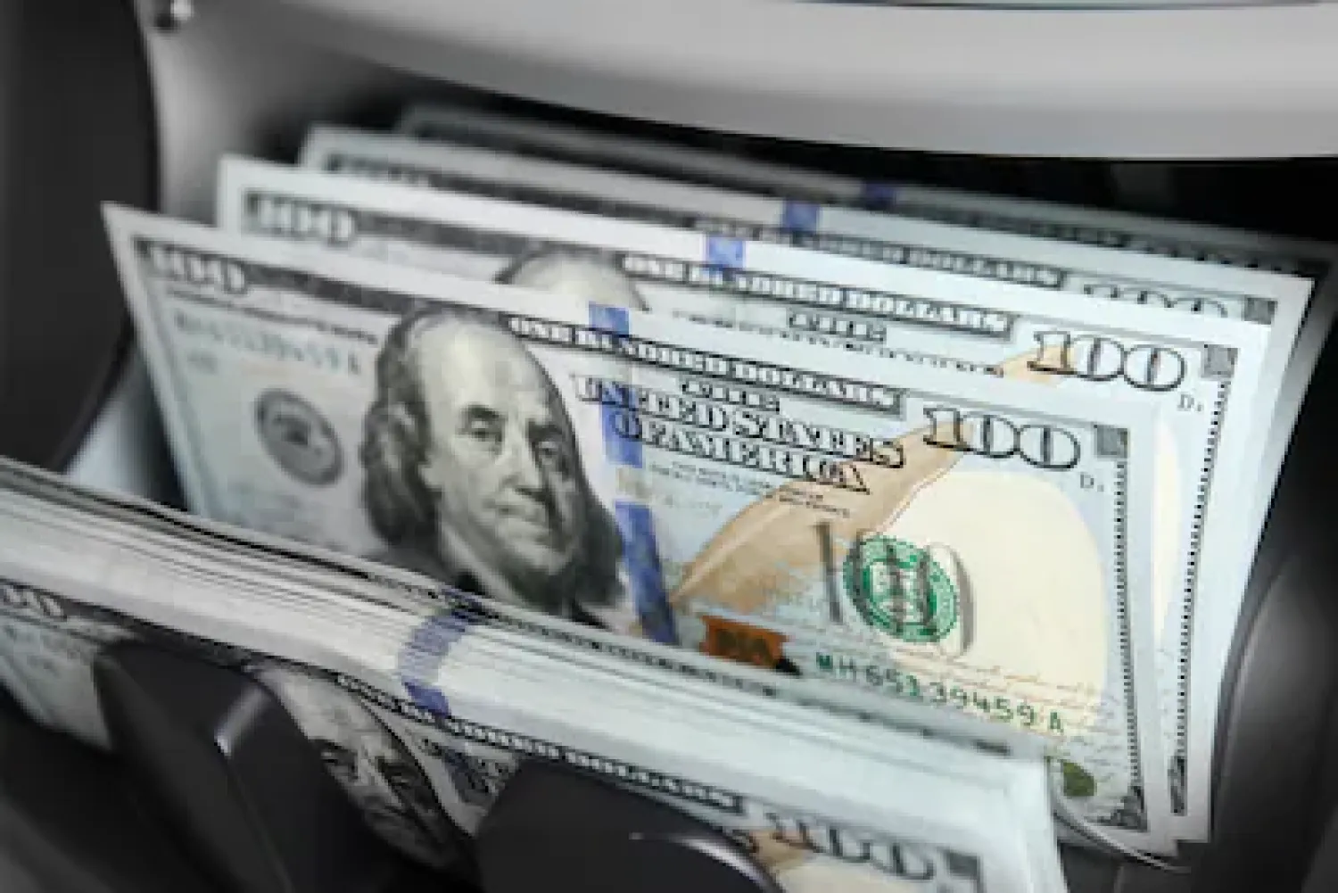 La cotización del dólar cayó 15% en 2025 y abre en G. 6.650 en primer día