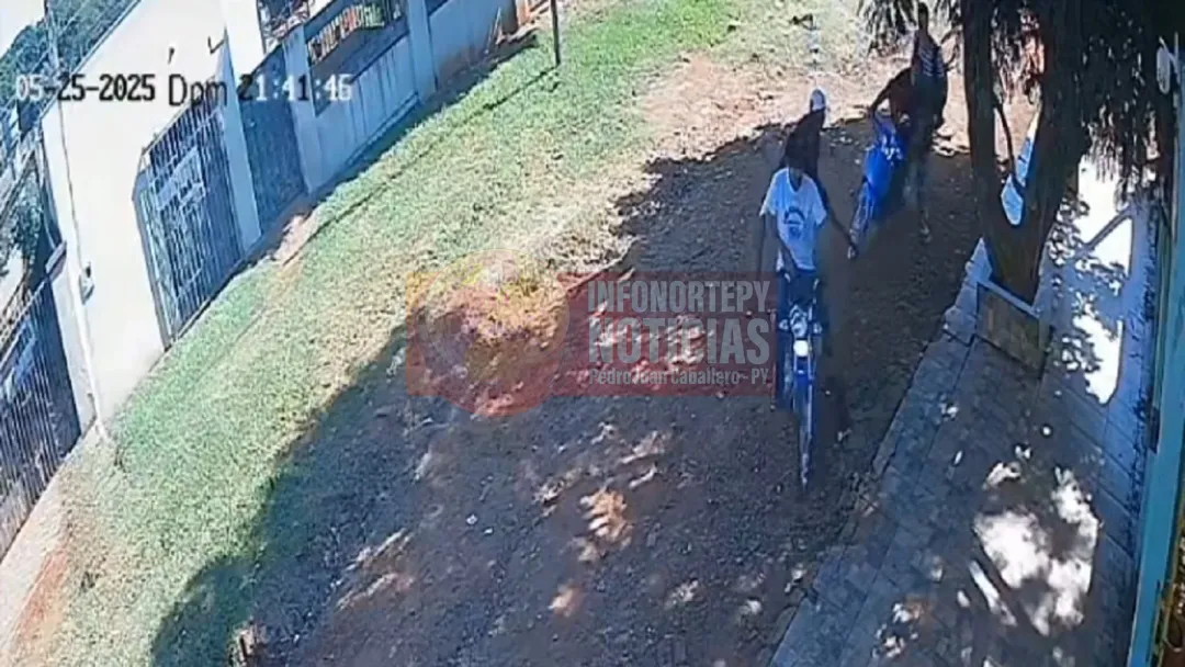 Con machete, delincuentes roban una motocicleta en Pedro Juan