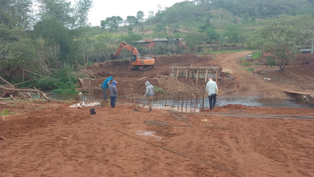 Inician trabajos de construcción de puente en zona de Zanja Pyta