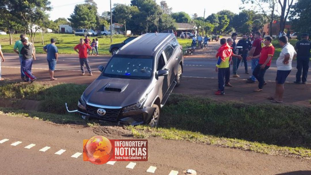 Sicarios atacan a tiros a jefe policial en Juan León Mallorquín
