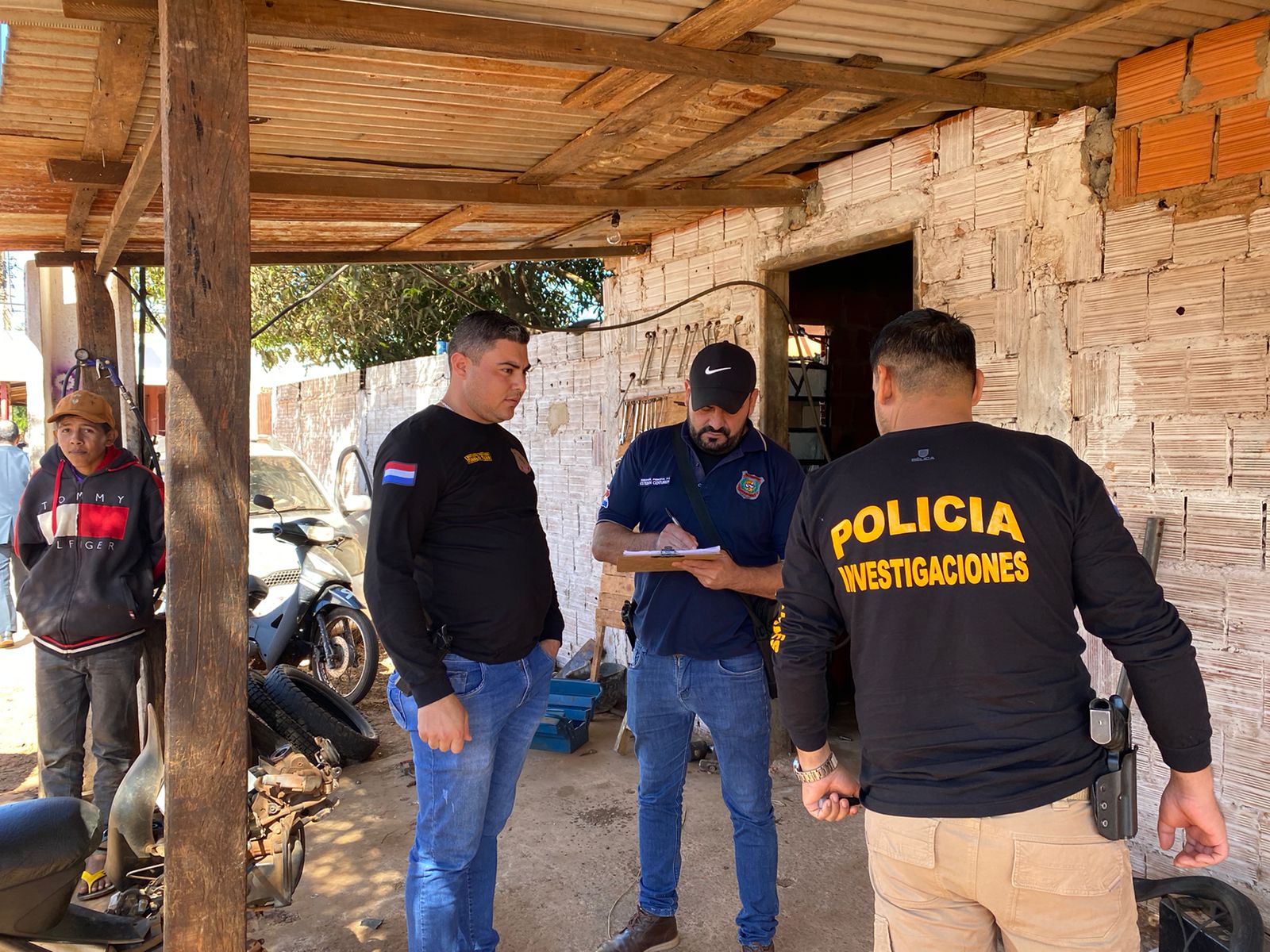 Allanan un taller de moto en busca de motocicletas hurtadas en Pedro Juan.