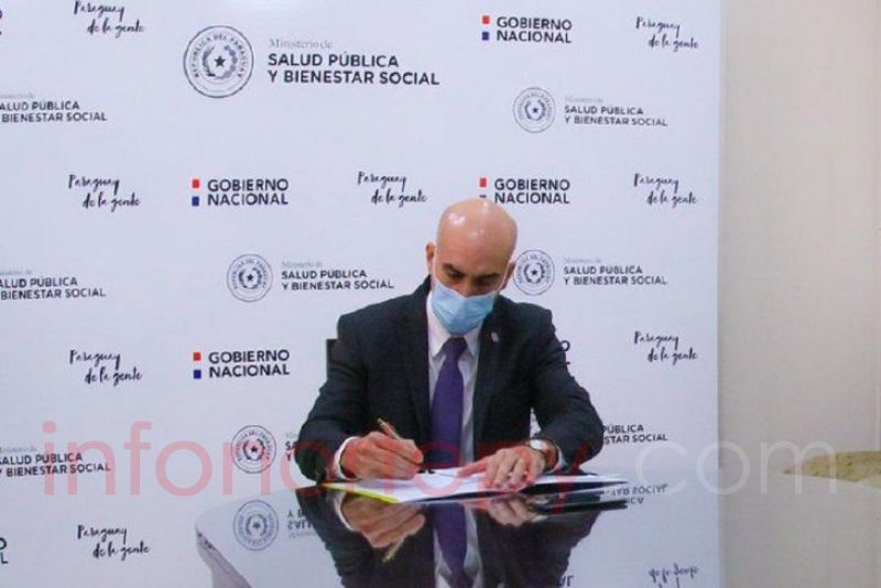 Julio Mazzoleni presenta su renuncia como ministro de Salud