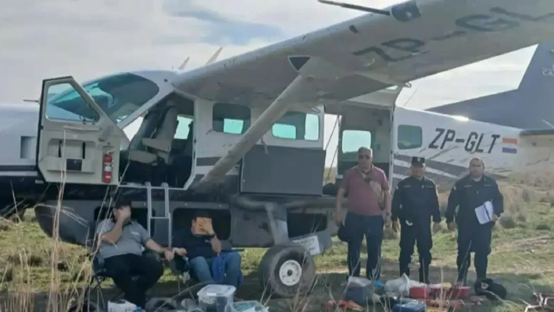Denuncian intento robo de avioneta, secuestro de pilotos y aterrizaje forzoso