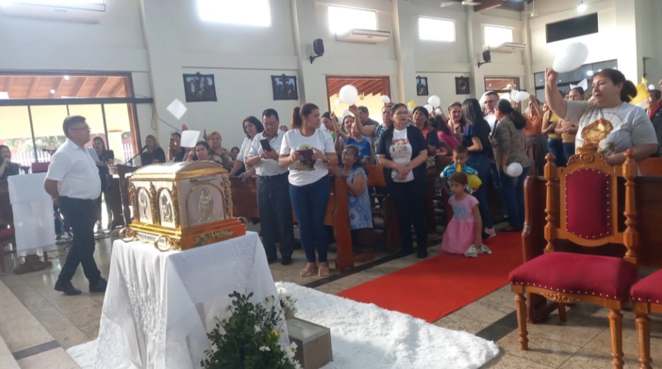 Reliquias de Chiquitunga son exhibidas en Pedro Juan