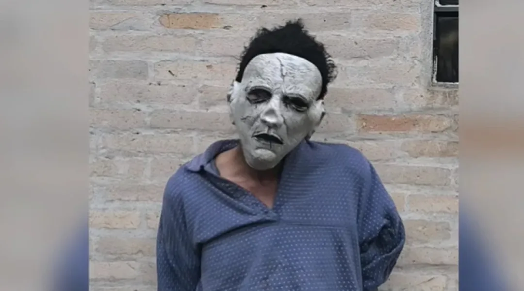 Disfrazado del personaje de terror Michael Myers intentó robar una moto en Ñemby