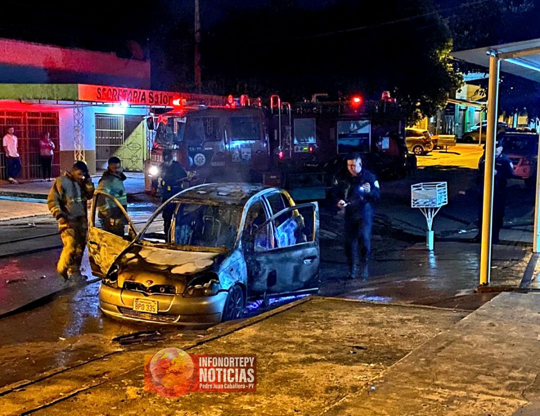 Incendian vehículo de una mujer intencionalmente en Pedro Juan.